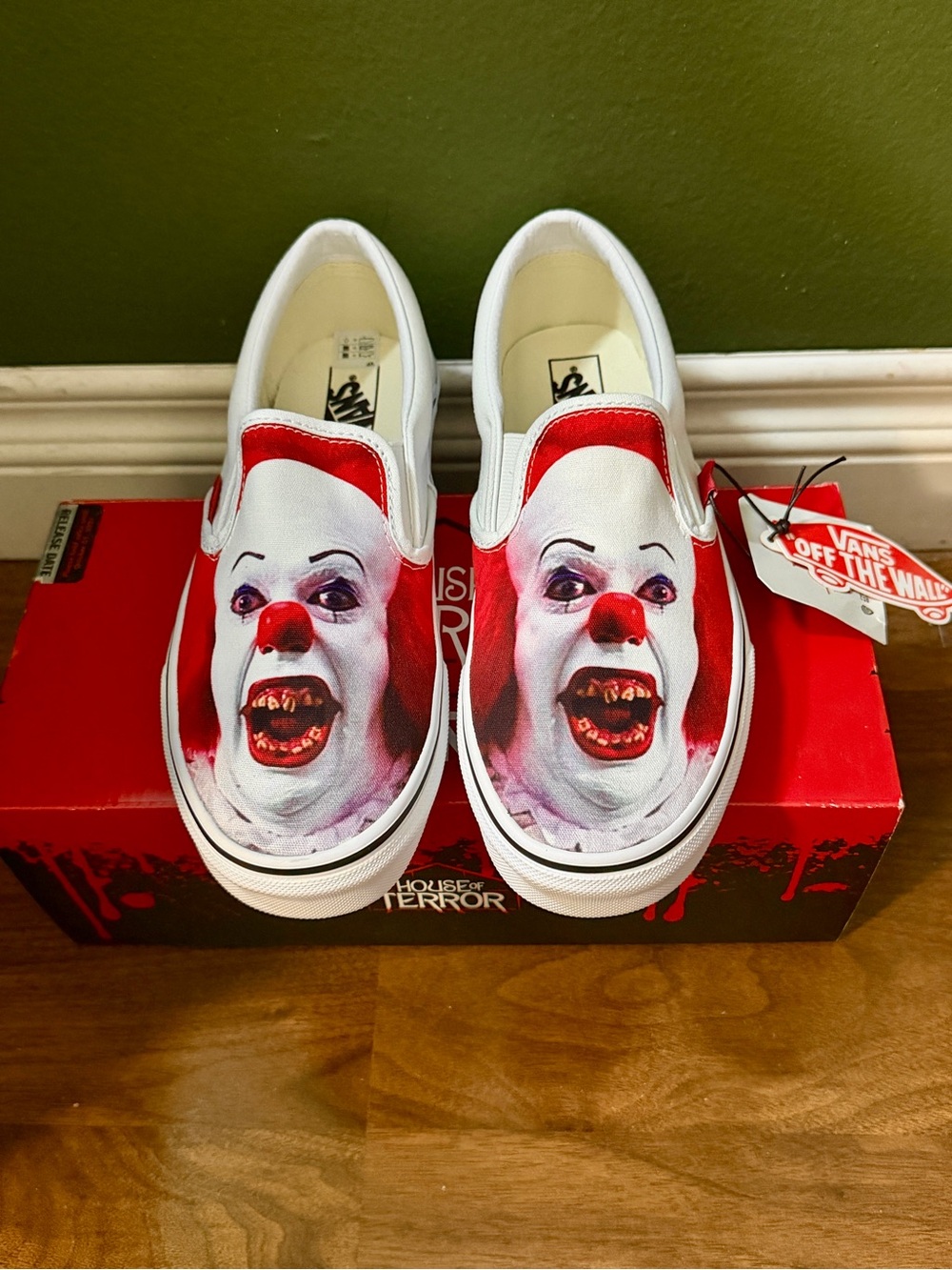 BNIB Vans x House of Terror Pennywise from ‘IT’ Slip On Shoes - Picture 2 of 8